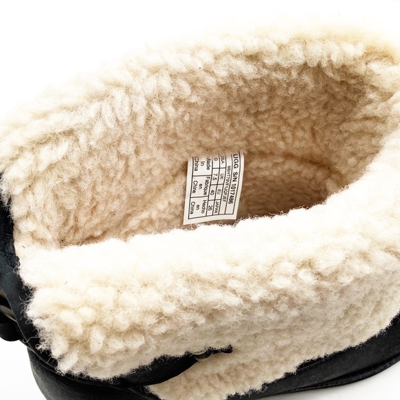 {UGG}Aldon Water Resistant Leather Boot - Picture 12 of 16